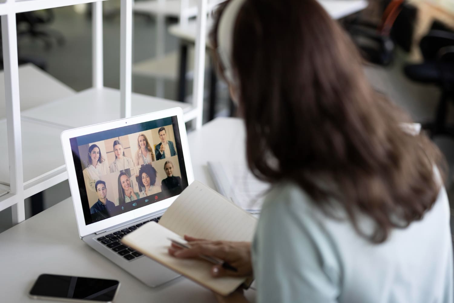 Faculdade EAD tem networking? Veja como fazer online