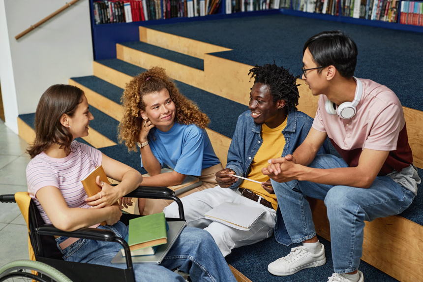 Educação inclusiva: quais cursos EAD ajudam a trabalhar com alunos com deficiência e neurodiversidade?